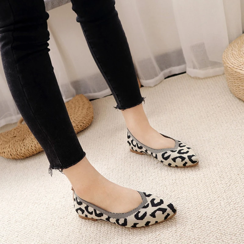 Women Leopard Mesh Casual Shoes Autumn Pointed Hollow Flying Weaving Comfort Light Soft Breathable Knit Flats Zapatos De Mujer