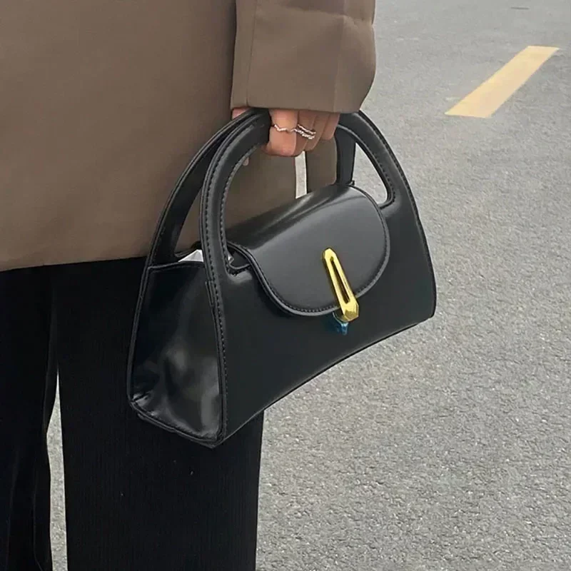 Texture Handbag Women's Autumn Winter 2023 New High-End Bag Niche Design Crossbody Black Patent Leather Shoulder Pack Fashion