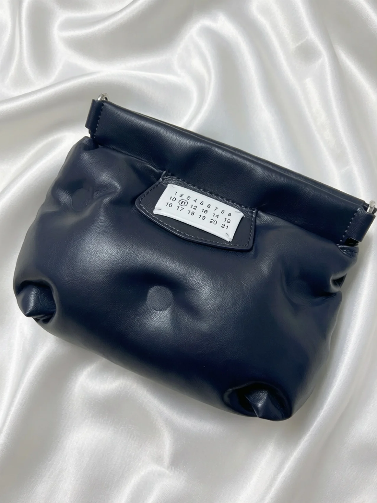 hong-kong-genuine-leather-shoulder-bag-2026-new-casual-hobo-crossbody-bag-trendy-women's-bag-fashionable-sensation