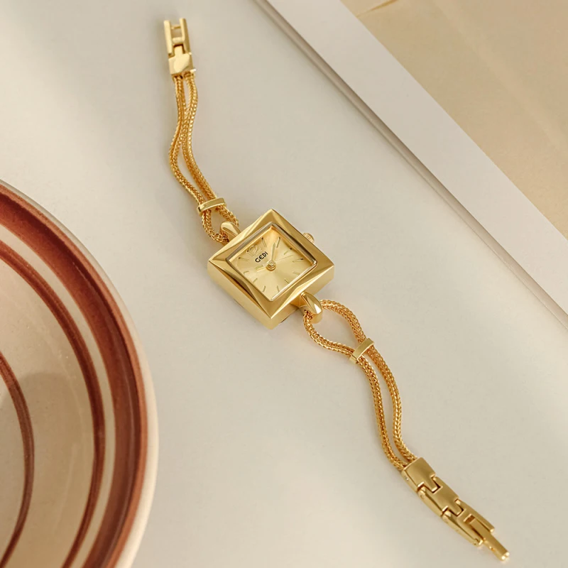 

Exquisite Fashionable Women'S Square Shape Lightweight And Luxurious Watch Elegant Waterproof Gold Small Dial Quartz Watch Gift