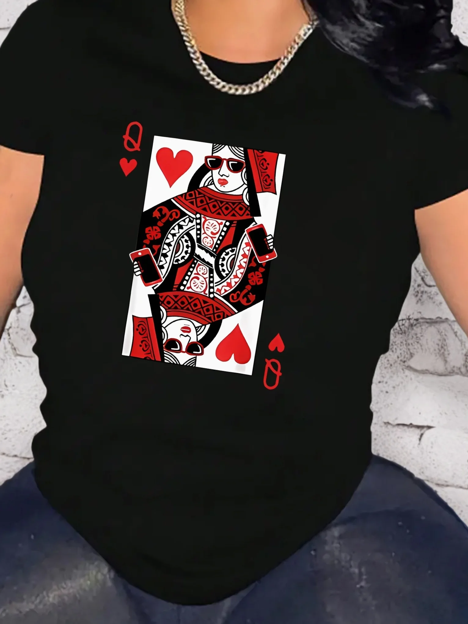 تي شيرت نسائي كاجوال بأكمام قصيرة مع طباعة جرافيك قلوب كوين جريئة باللون الأسود والأحمر تصميم بطاقة Ace Harajuku بأكمام قصيرة كاجوال