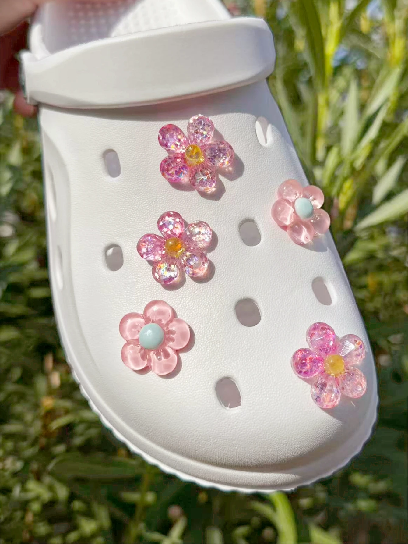 10 jolies boucles de chaussures à fleurs en paillettes de cristal rose, décorations DIY, adaptées aux sandales et aux sacs de plage pour femmes, cadeau parfait