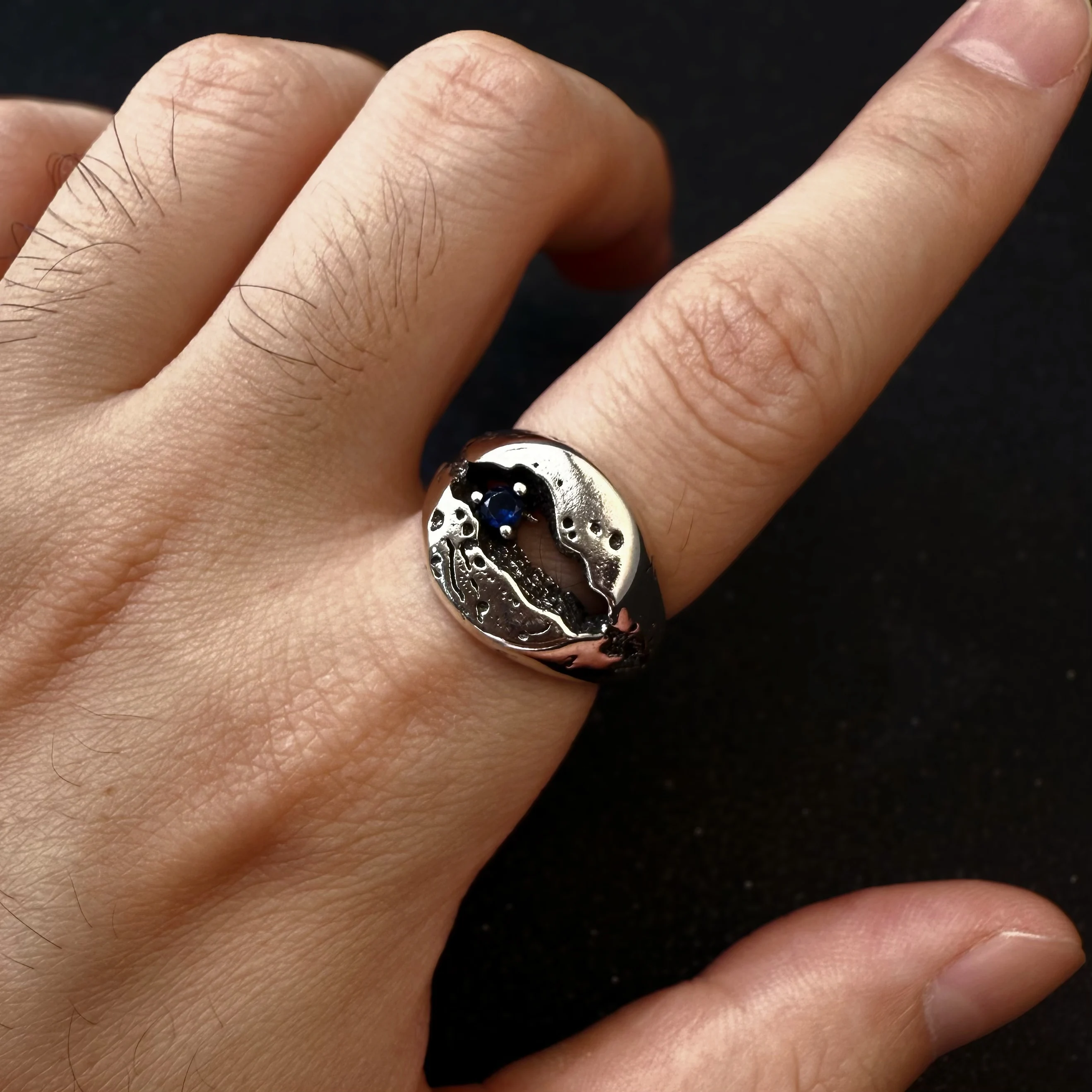 Retro Blauer Edelstein Verstellbarer Offener Ring für Männer Punk Gothic Edgy Hiphop Messingschmuck Vintage Biker-Accessoires Männergeschenk – Detail 9
