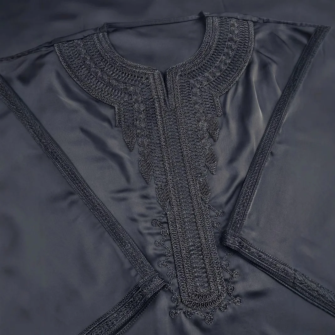 สูง 2025 End ดูไบมุสลิมกลางแขนเชือกเย็บปักถักร้อยสไตล์ชาติพันธุ์โมร็อกโกผู้ชาย Robe กระเป๋าด้านข้างดูไบหรูหราอิสลาม Elegant