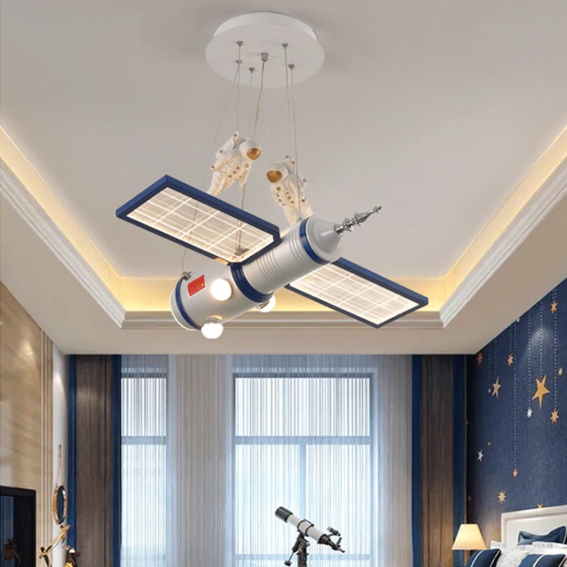 Imagem -02 - Criativo Astronauta Led Lustre de Teto Meninos e Quarto das Crianças Quarto Pendurado Lâmpada Estação Espacial Loja Modelo Casa Luminária