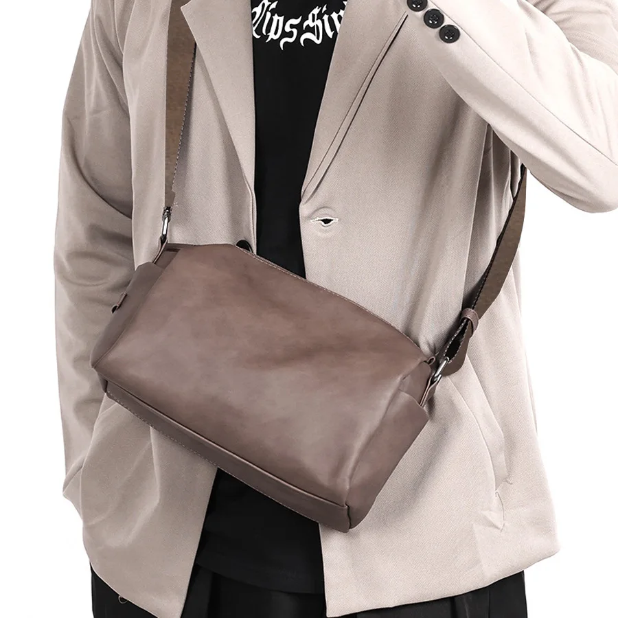 กระเป๋าหนังนุ่มแบบใหม่สำหรับผู้ชาย กระเป๋าสะพายข้างผู้ชาย กระเป๋าหนังสะพายไหล่ รุ่นเกาหลี อเนกประสงค์ สไตล์ลำลอง сумка กระเป๋าสะพายขนาดเล็ก