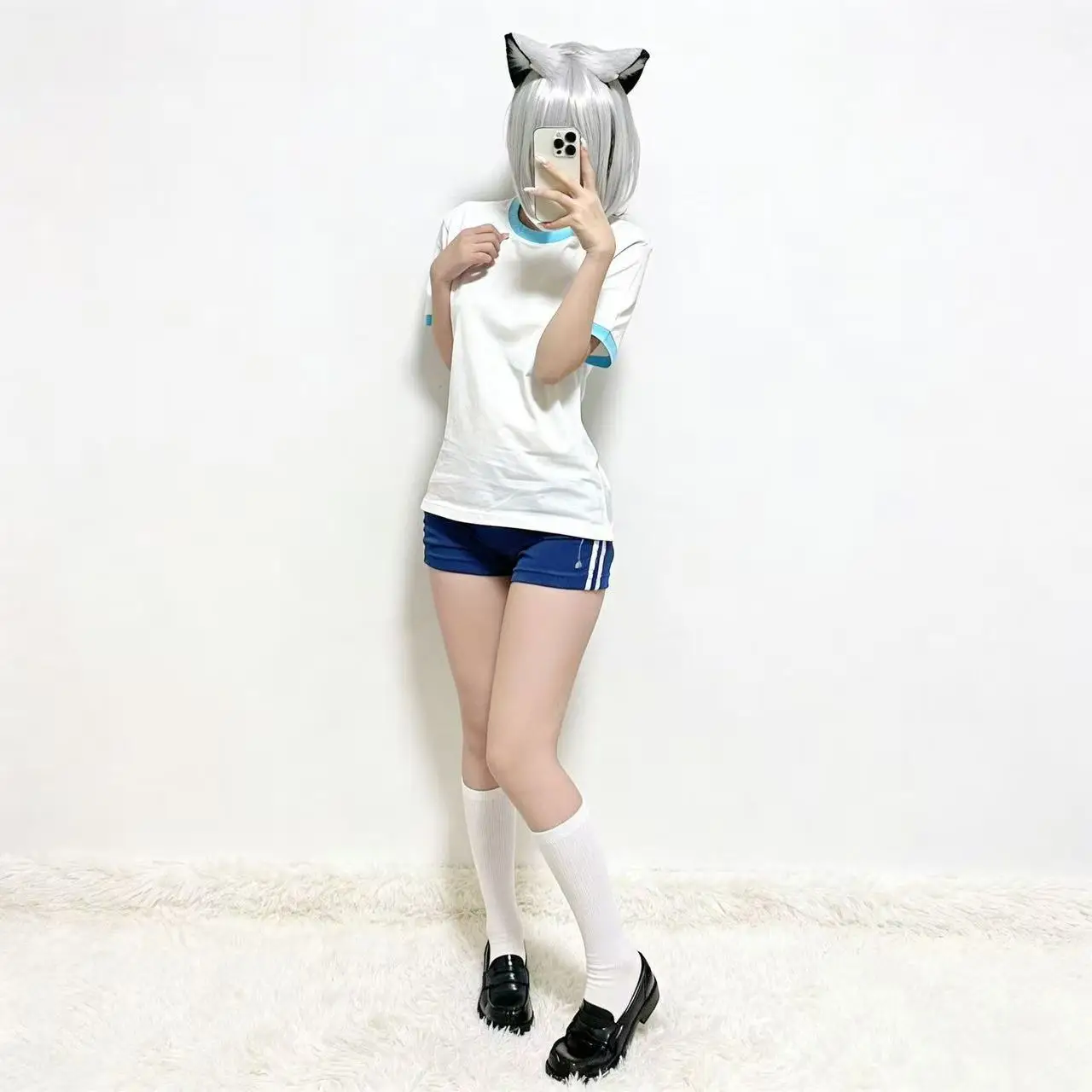 

Blue Archive Sand Wolf Shiroko Cosplay Costume Cute Color Block Crew Neck Top Shorts Sports Gym Outfit Set for Women