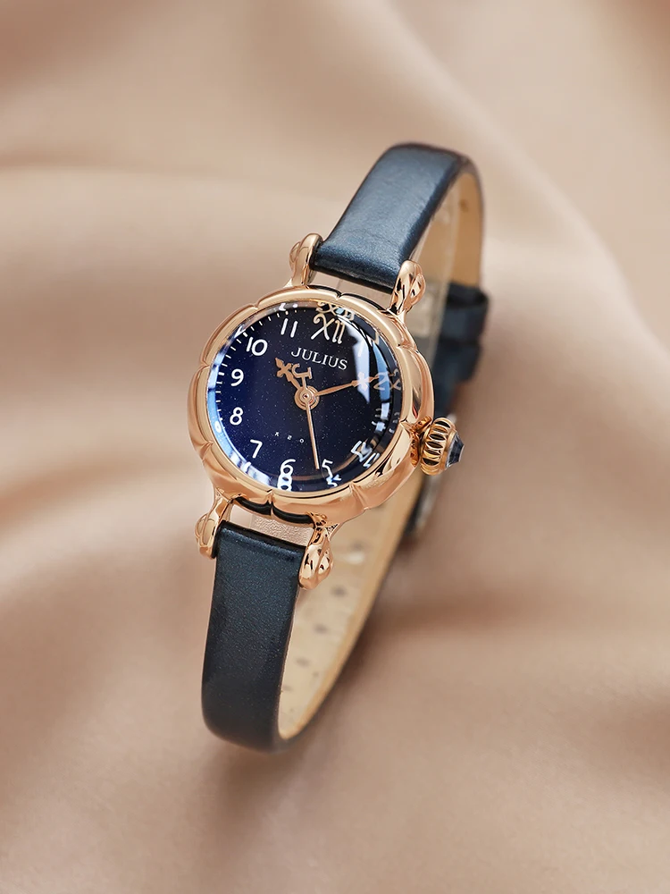 

Elegant women's watch2025new style simple small dial leather strap ladies quartz watch, suitable for women's items women's gifts