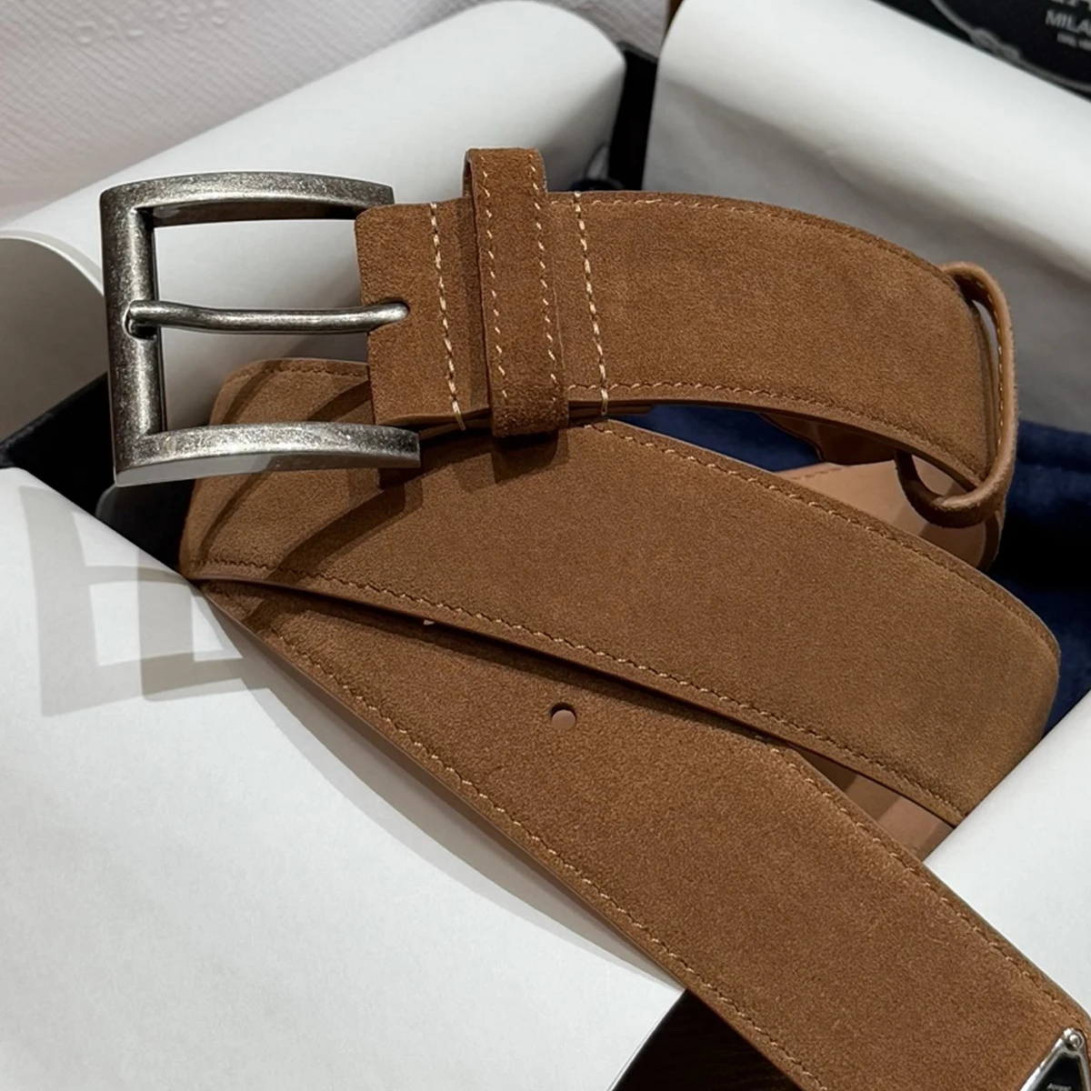 حزام جلد سويدي للرجال، حزام Nubuck كاجوال/فستان، تصميم كلاسيكي بسيط وصندوق هدايا مميز له