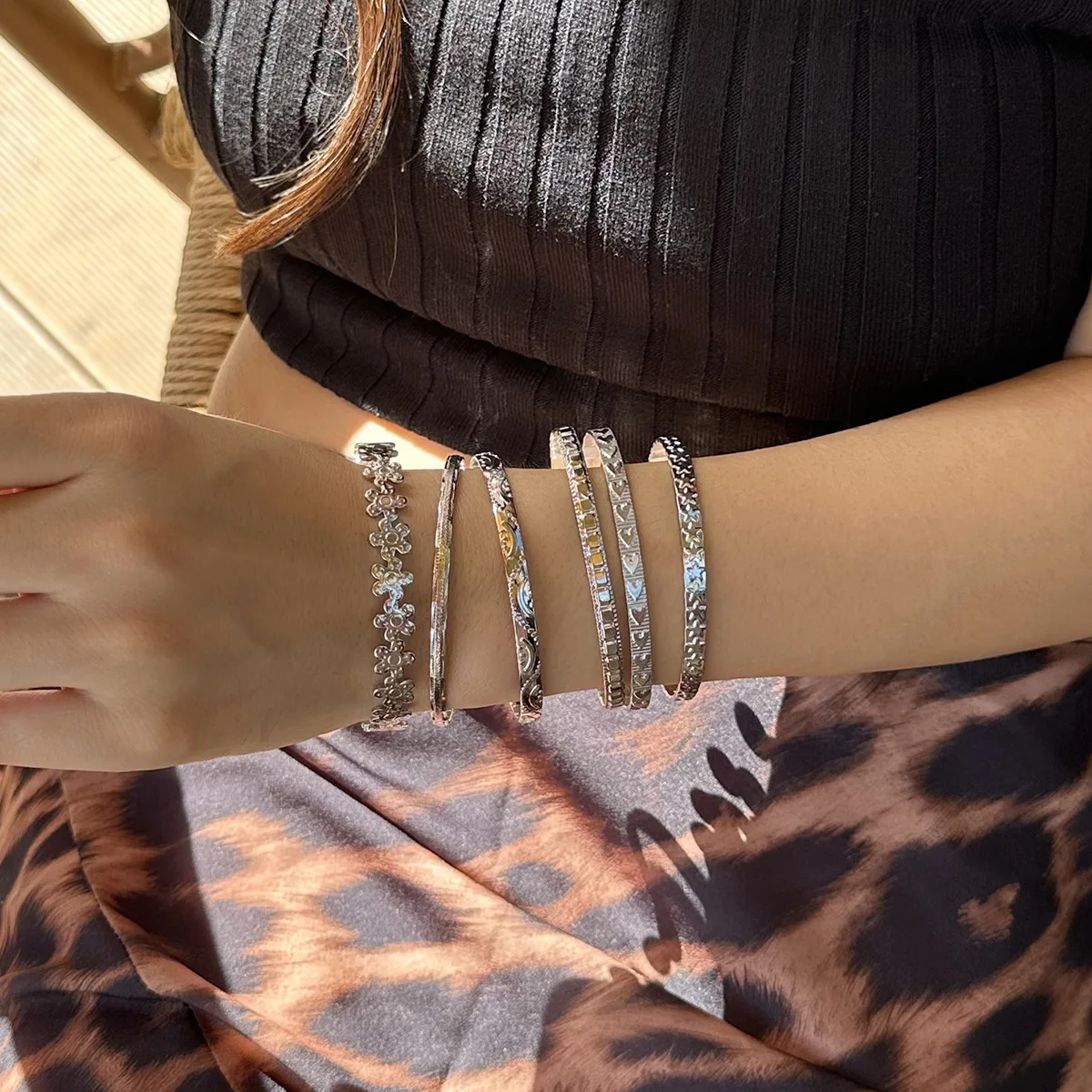 Retro Flower Engraved Metal Bangles for Women Cute Edgy Stackable Layered Street Style Unique Top High Quality