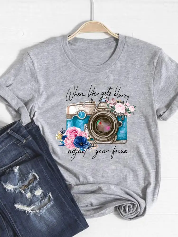 Kamera-Blumen-Trend Niedliches T-Shirt Basic-Kleidung Damenmode Bedrucktes T-Shirt Sommer-Top Modisches Kurzarm-Grafik-T-Shirt