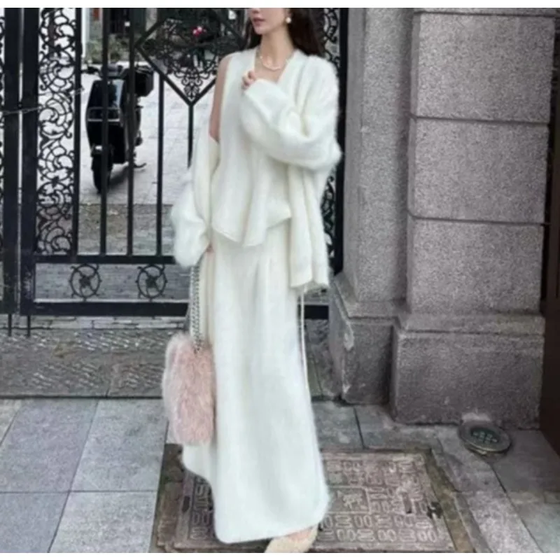 Beautiful Gentle Suit Women's White Sweater Jacket Knitted Vest Tea Wear A Complete Set of New Skirts