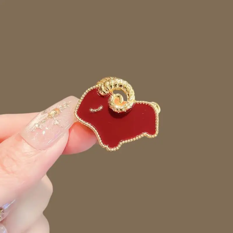Imitation Fritillaria Lamb Brooch Pins Golden Plated Cute Design Red Sheep Badge Exquisite Suit Lapel Clasp Fashion Girls