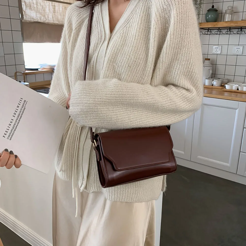 Hong Kong Style Messenger Bags For Women 2024 New Simple Retro Small Square Shoulder Bag Solid Work Outing Female Small Pack