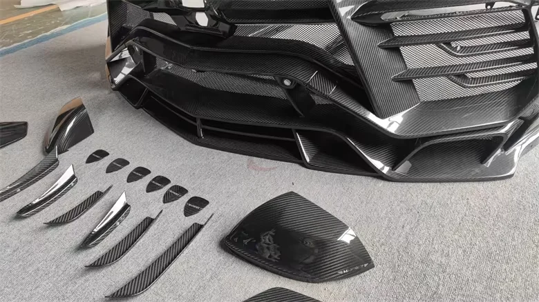 3rd Generation M Style Dry Carbon Fiber Bodykit for Lamborghini URUS New Front Rear Bumper Side Skirt Spoiler Hood Exhaust Pipe
