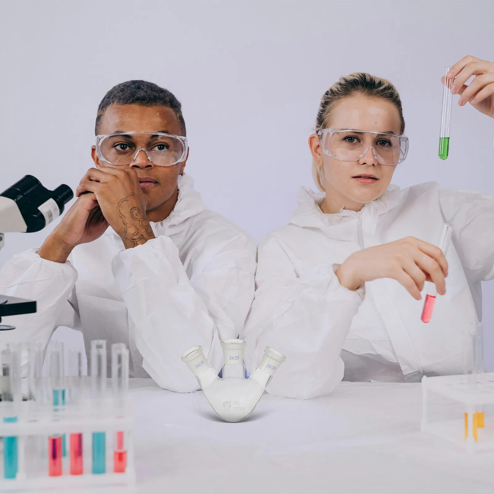 

1 шт. Трехгорлая колба для кипячения, высококачественная лабораторная стеклянная посуда для дистилляции, фракционной паровой и азеотропной дистилляции