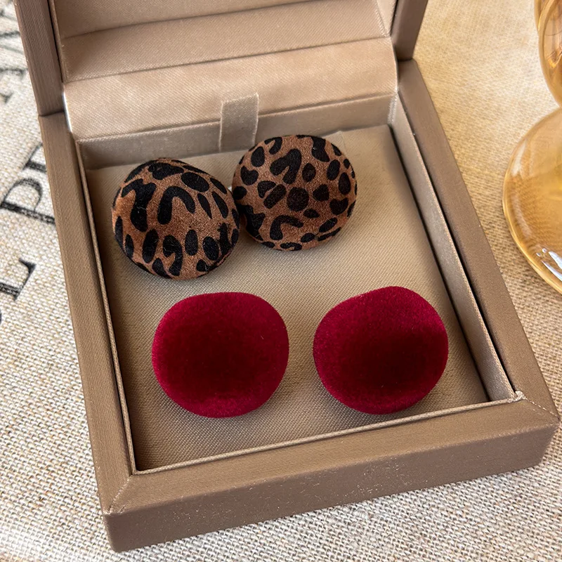 Vintage Flocked Leopard Print Wine Red Round Stud Earrings Autumn Winter Velvet Hoop Earrings Geometric Personality Women