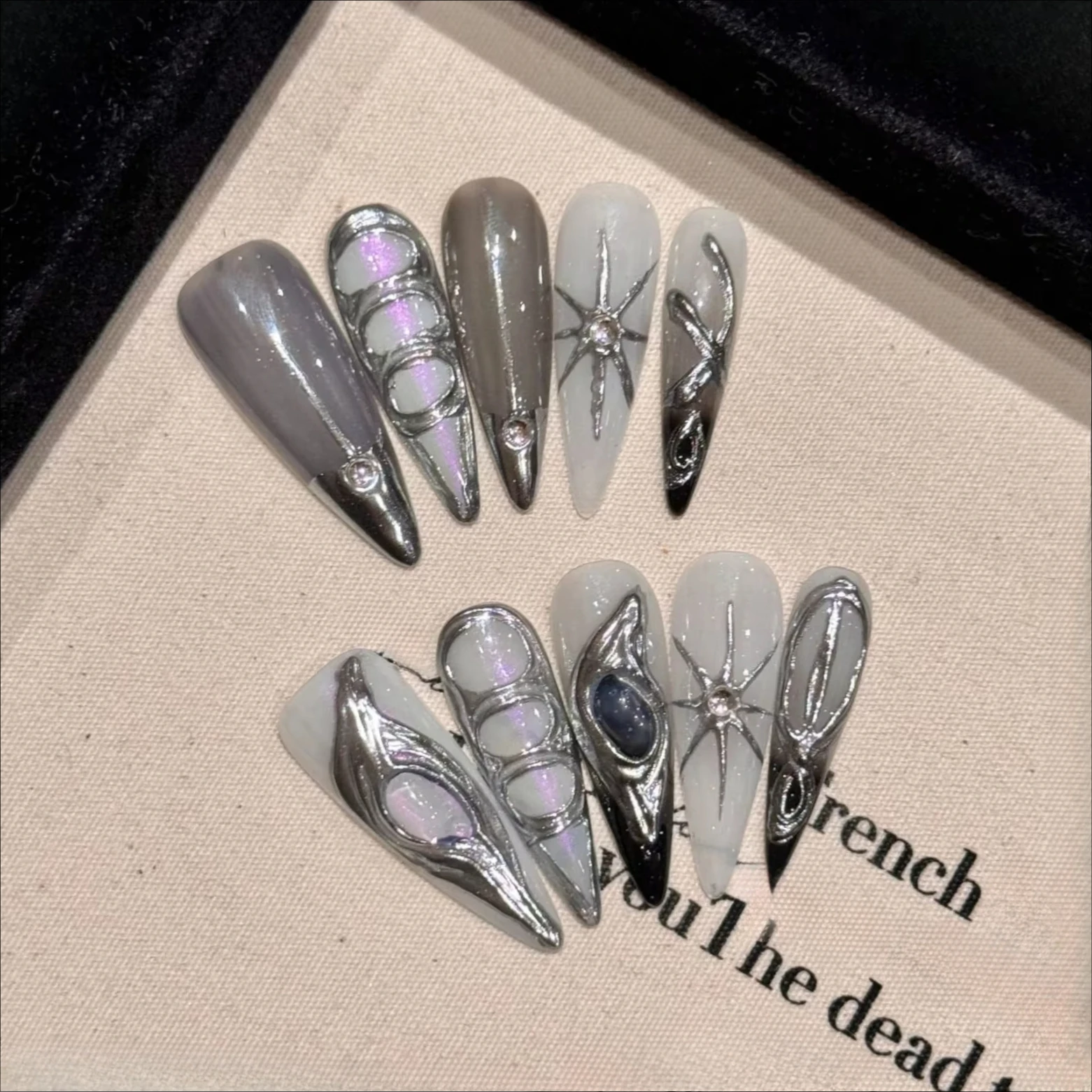 

10Pcs Handmade Stiletto Press on Nails Metal Stripe Sweet Cool Fake Nails Glitter Y2K False Nails Cat Eye Almond Acrylic Nails