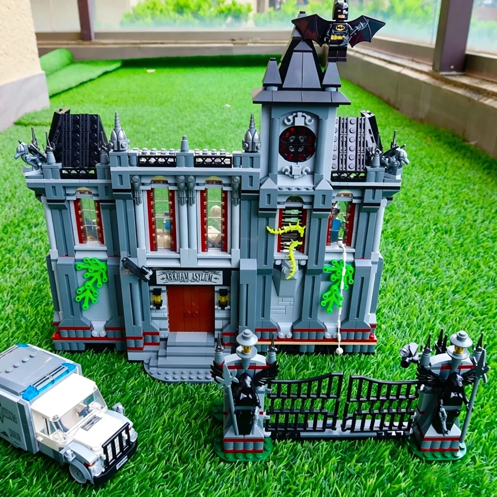 

MOC Arkham Asylum Building Block Set, DC Villains Gothic Architecture Castle Model, Display Decor for Adult Fans Kids 1619PCS
