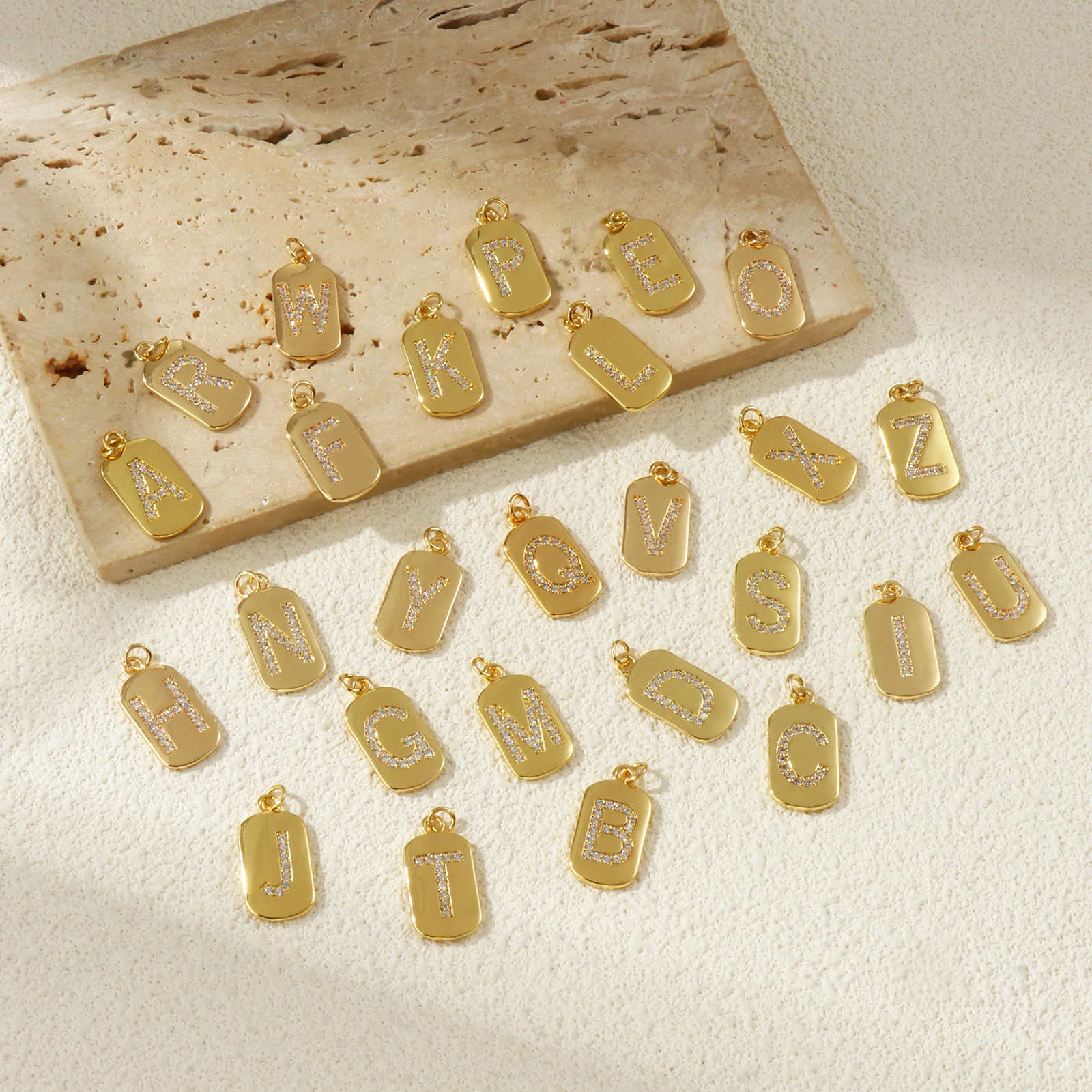 1 قطعة دلايات النحاس رأس المال اسم الرسالة مستطيل رسالة "A-Z" مايكرو تمهيد زركون قلادة عقد دي اي واي مجوهرات 26 مللي متر x 12 مللي متر #4