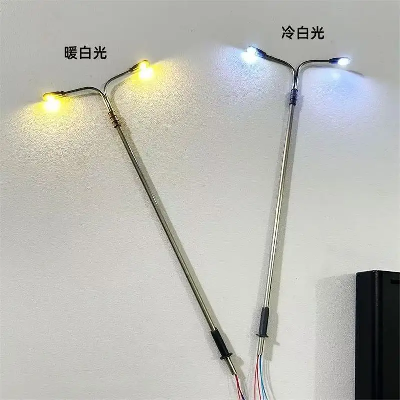 20 ชิ้น/ถุง Miniature จําลองโลหะโคมไฟถนน 2 หัว LED Street Lighting รุ่น Z/N/TT/HO/1/64 Scale Train รถไฟแสง