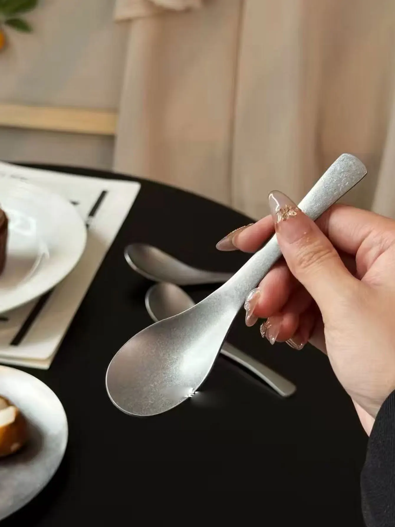 Vintage-Style Western-Style Spoon Made of 304 Stainless Steel, Restaurant Soup Spoon, Dining Spoon, Dessert Spoon Specifically for Dessert Shops