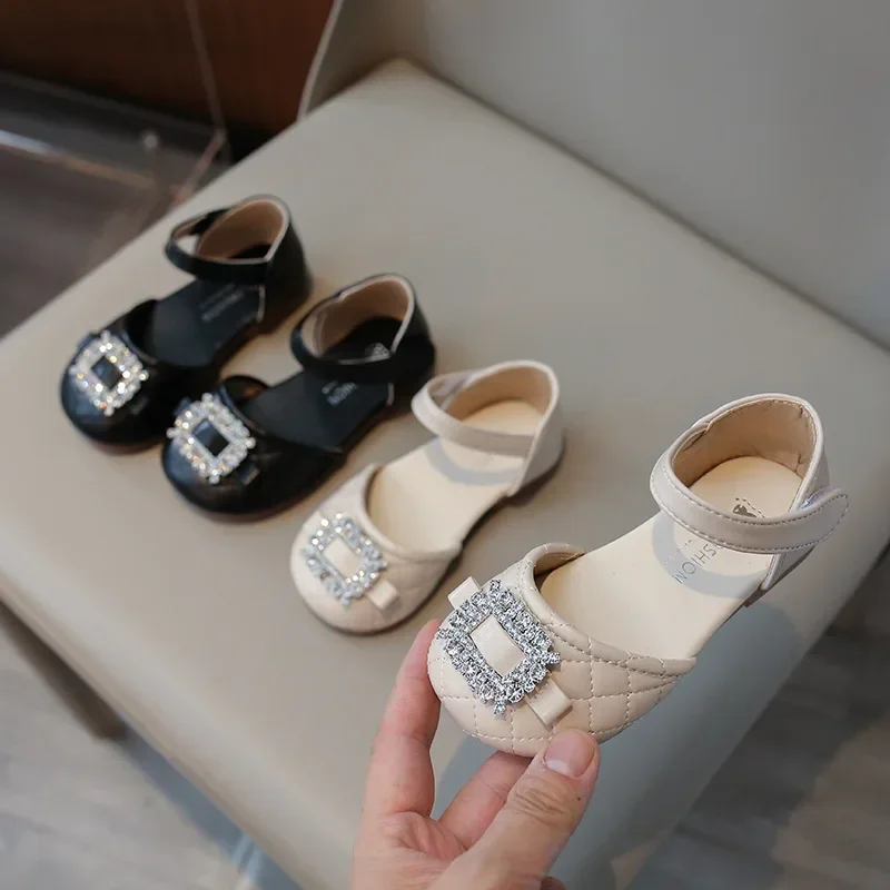 

Sandals For Girls Spring summer Soft Leather Princess Shoes Closed Toe Fashion Rhinestone Soft Sole Kids Shoe For Party Wedding