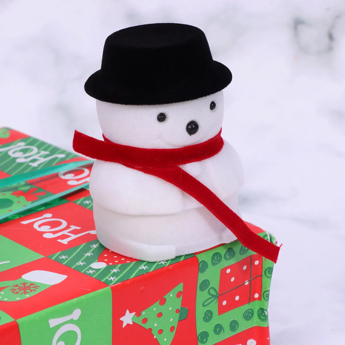 

Snowman Jewelry Ring Holder White Black Flannel Storage Box Creative Gift Case for Proposal Engagement Birthday