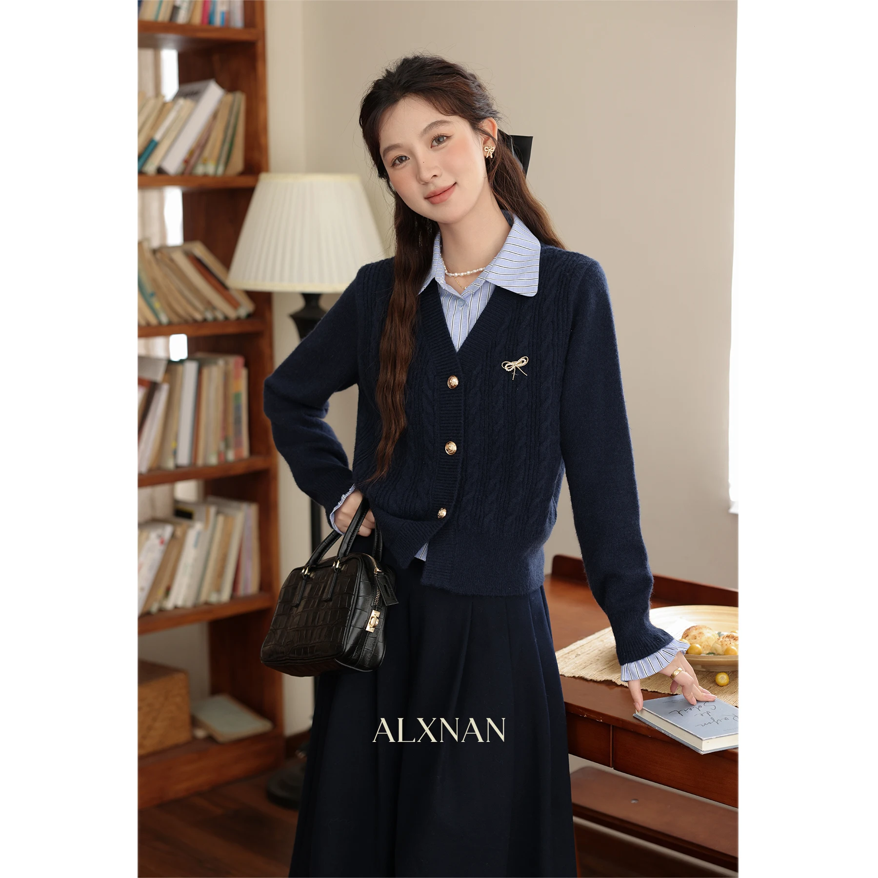 

ALXNAN Navy Blue Sweater Fake Two-piece Striped Long Sleeve Pullover Women Autumn Winter College Style Lapel Sweaters LXN315101