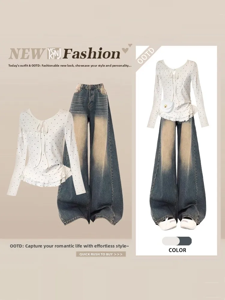 

Комплект из двух предметов: джинсовые брюки с широкими штанинами и завязками на талии, с длинными рукавами в горошек, и топ с завязками на узелке. Модный женский весенний наряд.