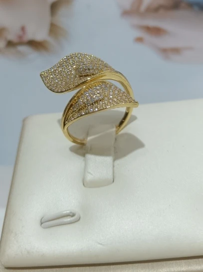 金メッキの蝶の葉の形をしたオープンリング、調節可能なファッショナブルな女性用ジュエリー、パーソナライズ可能でカスタマイズ可能なエレガントな普段使いのアクセサリー