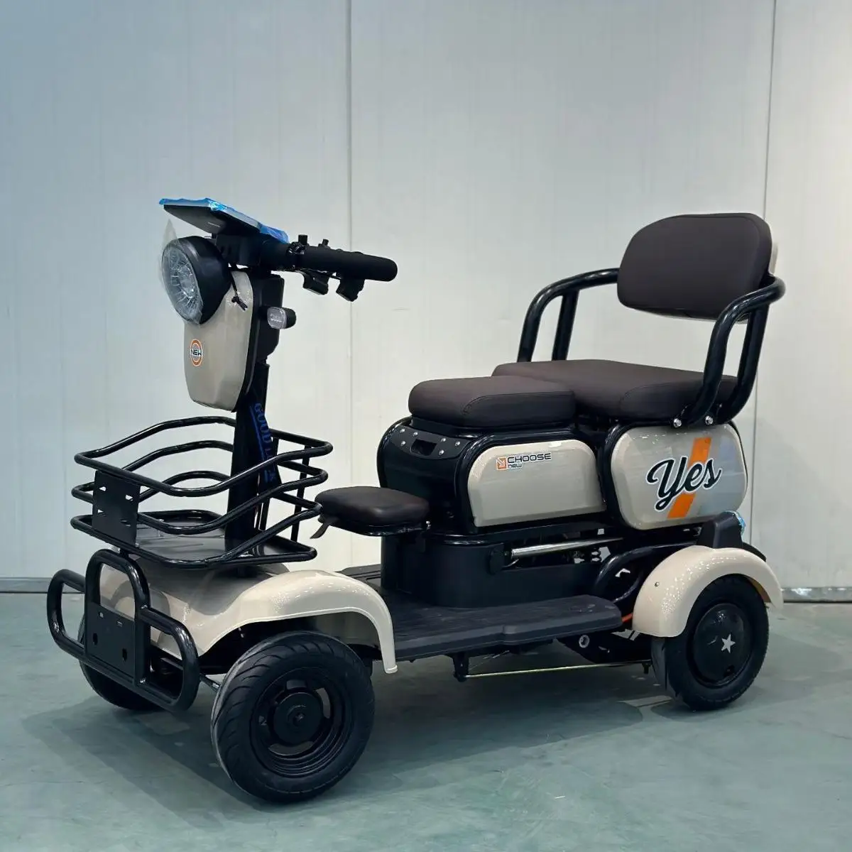 

Трехместный электрический четырехколесный скутер с дифференциальным двигателем мощностью 800 Вт для пожилых людей/инвалидов с большим багажным отсеком 48В.