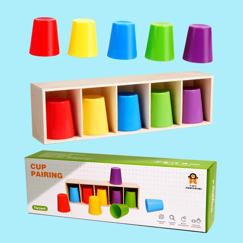 Gioco Montessori con abbinamento colori, attività di sviluppo dell'intelligenza. La festa di sfida del gruppo familiare fornisce un pensiero logico educatio