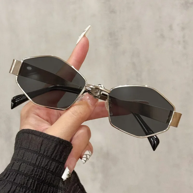 Modische Polygonale Damen-Sonnenbrille 2025 Vintage Marken-Rhombus Sonnenbrillen für Damen Einzigartige Metallrahmen Punk-Brillen für Herren – Detail 9