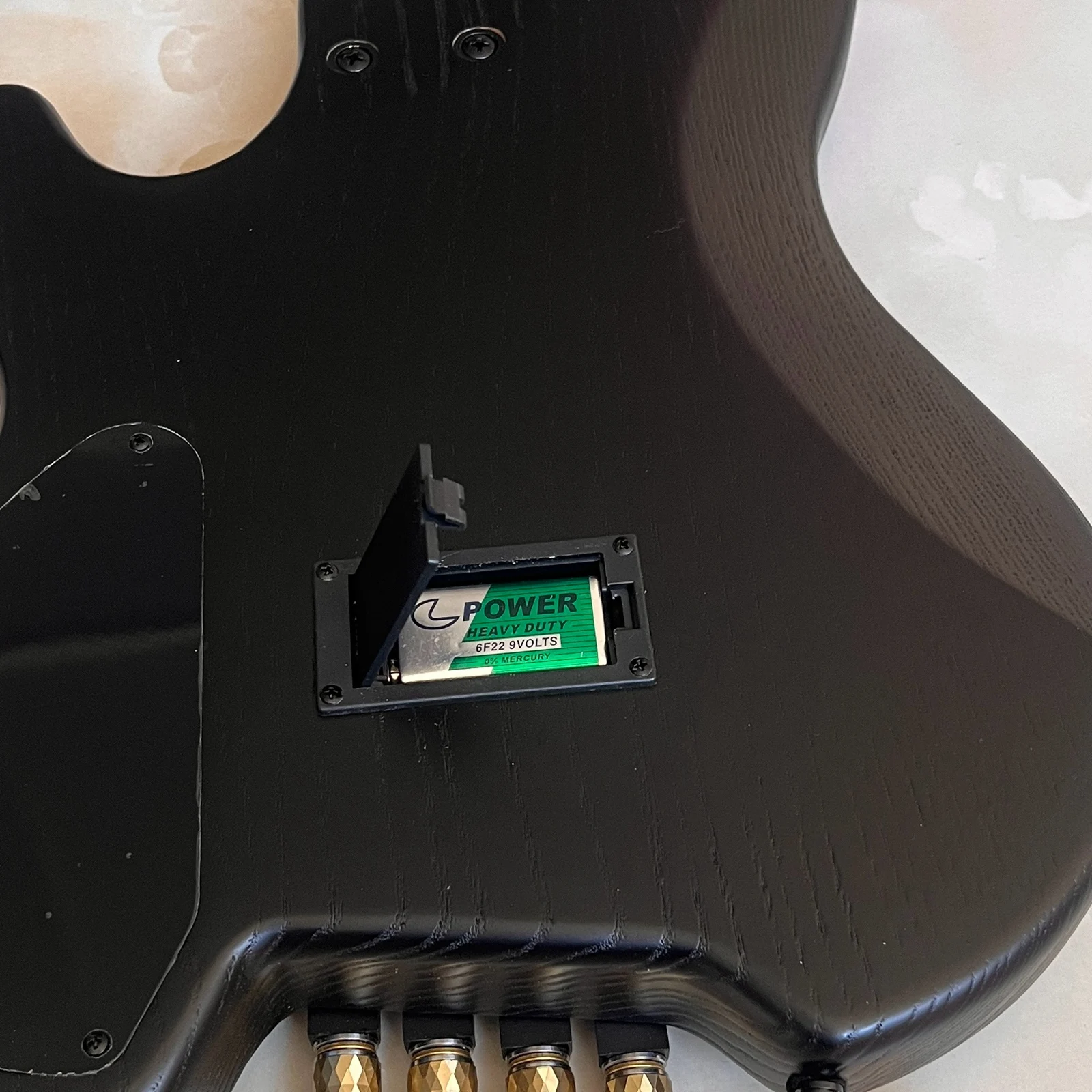 4 String Headless Bass Guitar ASH Body Roasted Maple Neck Active Pickup Black Professional Guitar