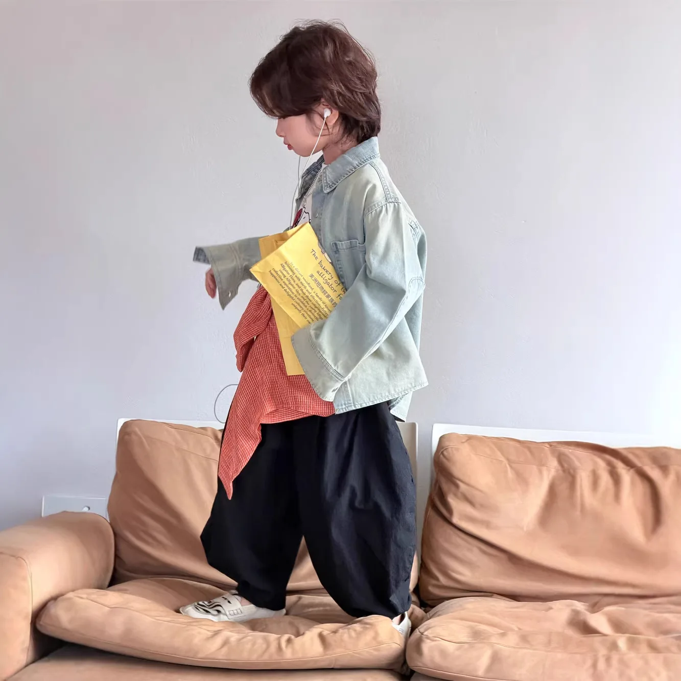 Shirt 2026 Spring and Summer New Childrens Clothing Korean Style Boys and Girls Fashion Design Sense Patch Do Old Denim Shirt