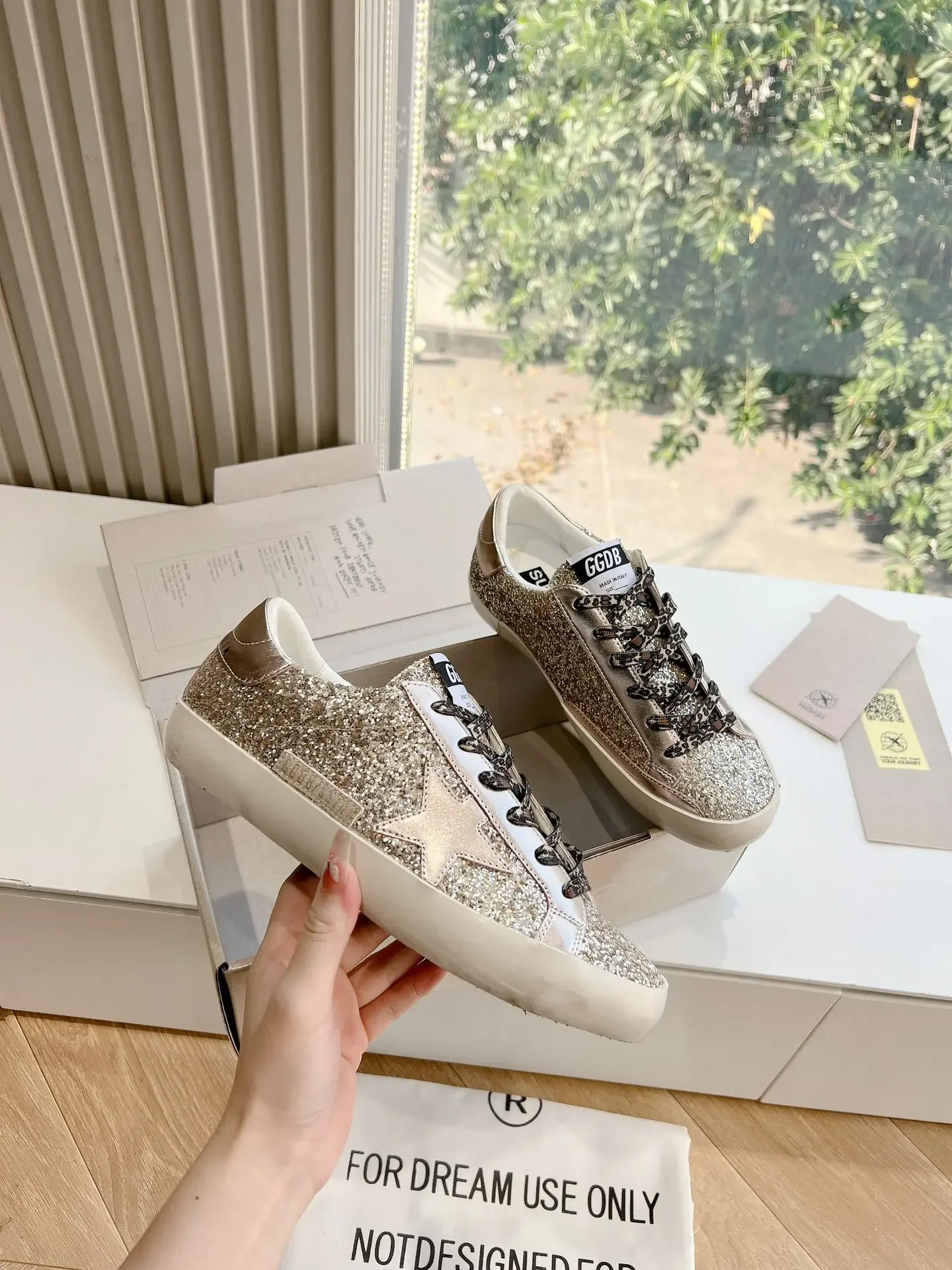 Luxury Gold Stars Women Men Casual Shoes Shiny Sequined Board Shoes for Holiday Parties Leisure Skateboarding Shoes