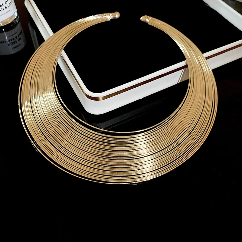 Mehrlagiges Halsketten-Set aus Metall mit geometrischen Formen, europäisch-amerikanischer Heavy-Industry-Stil, exquisites, übertriebenes Schlüsselbein-Design, kleines, cooles Geburtstagsgeschenk – Detail 5