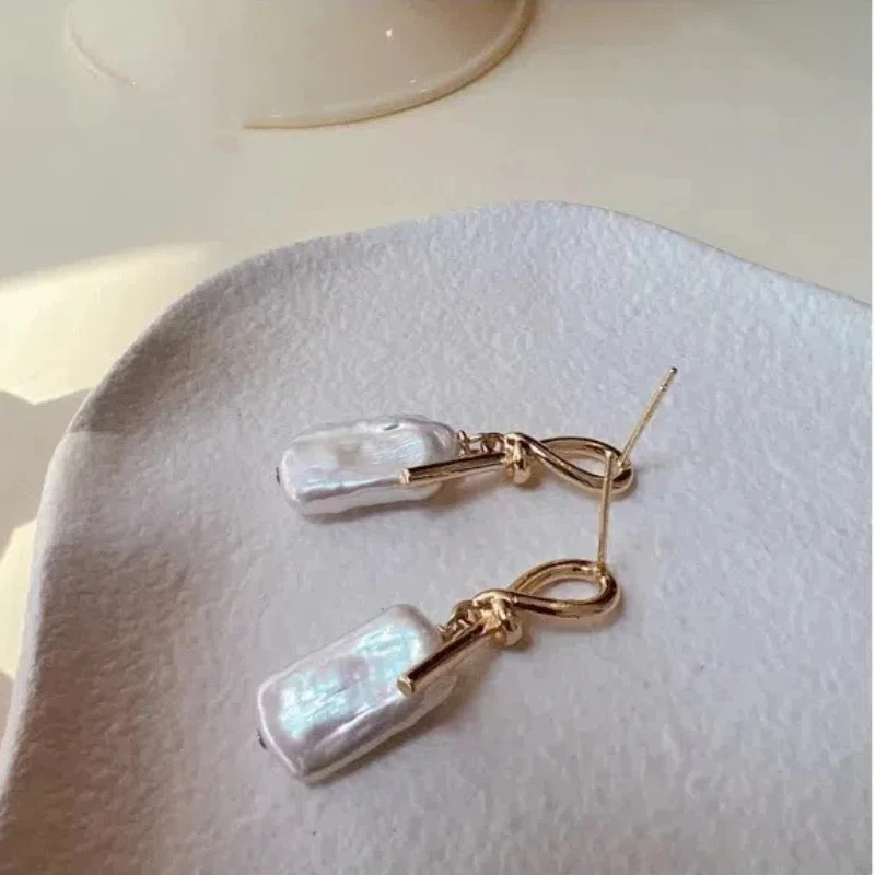 Naturalne barokowe kolczyki z perłami 18K pozłacane miedziane kolczyki sztyfty dla kobiet luksusowa biżuteria podkreślająca osobowość