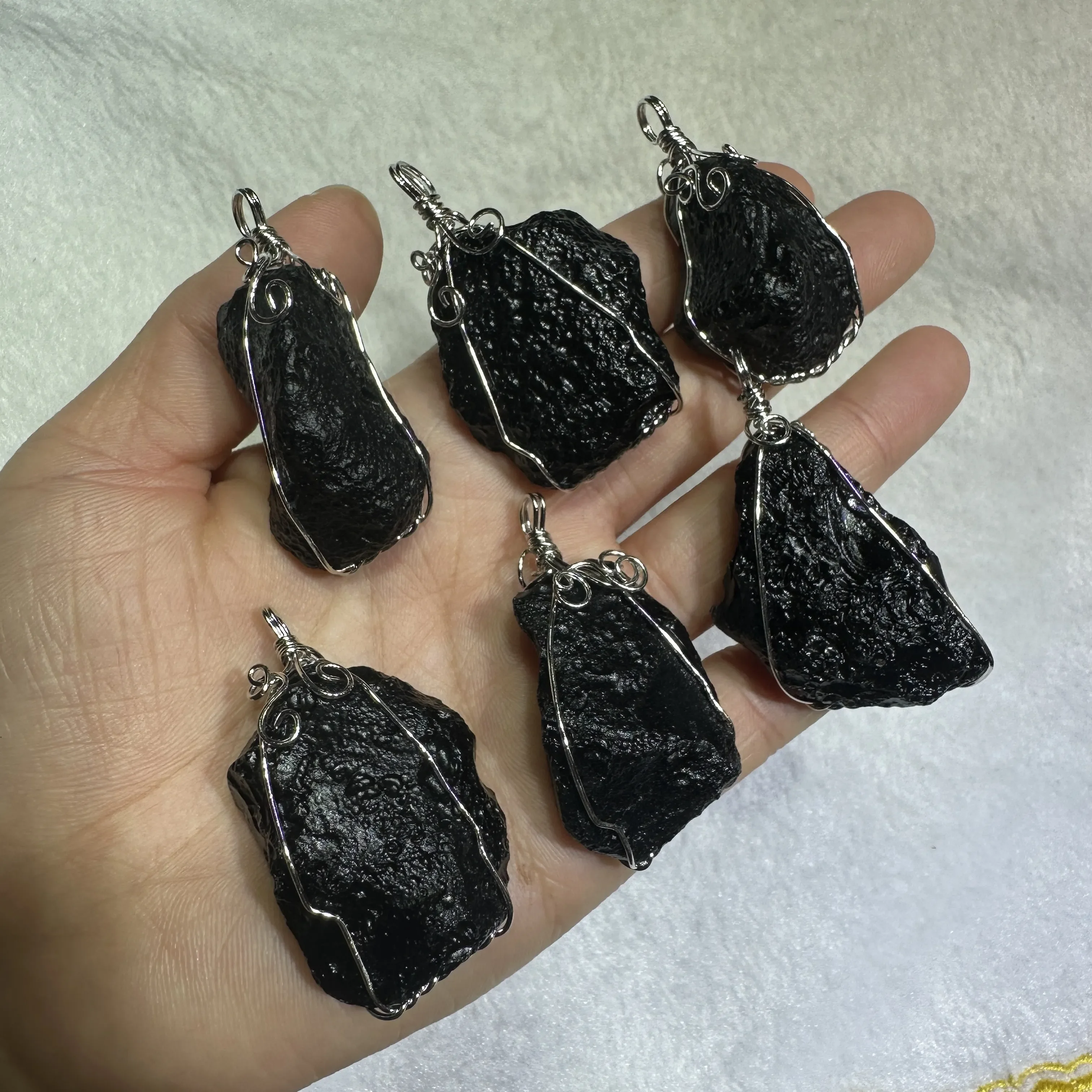 

New Natural Stone Meteorite Black Tektite Specimen Wholesale Natural black lava volcanic loose Pendant For Women Man For Gift