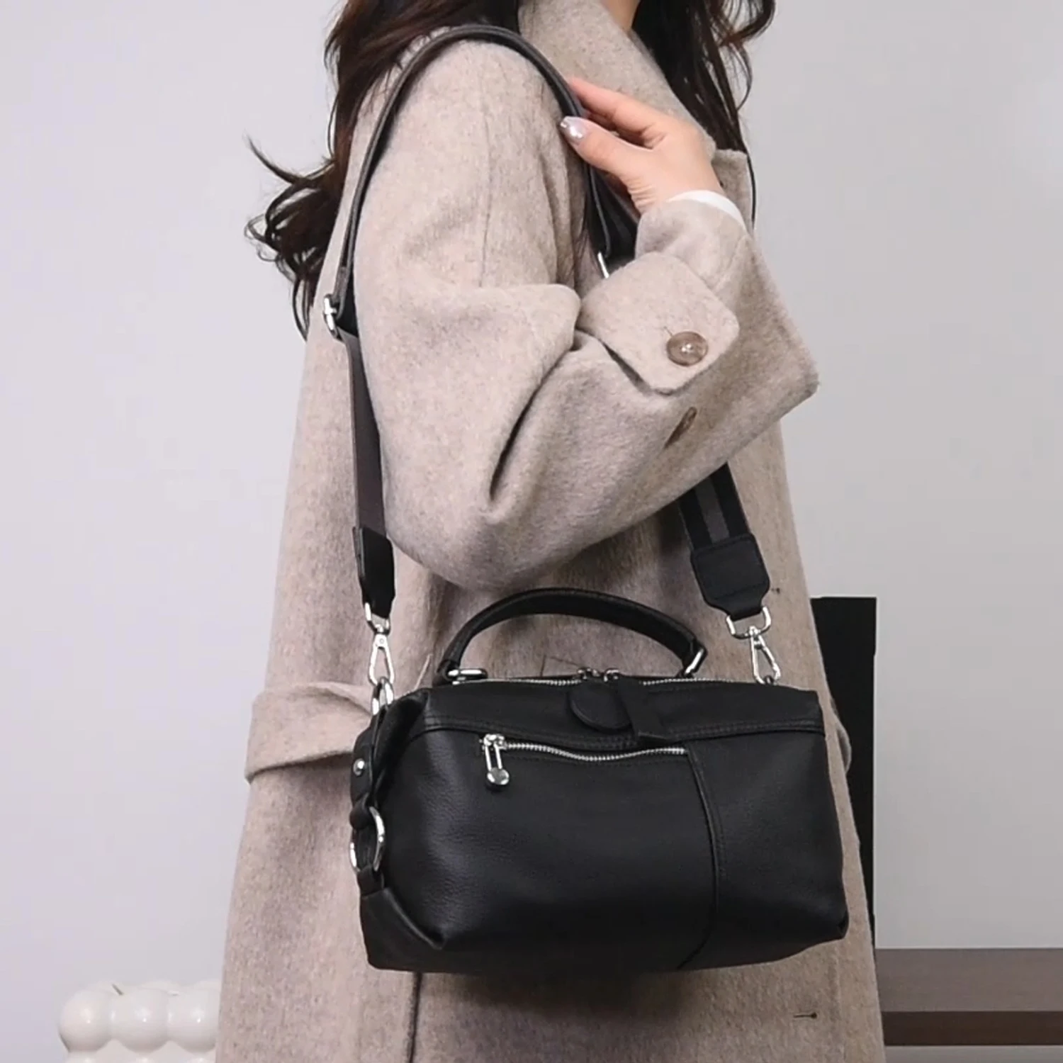 

Черная сумка-бостон из натуральной кожи, женская сумка из натуральной кожи, большая сумка через плечо, классический модный стиль, женская сумка-тоут.