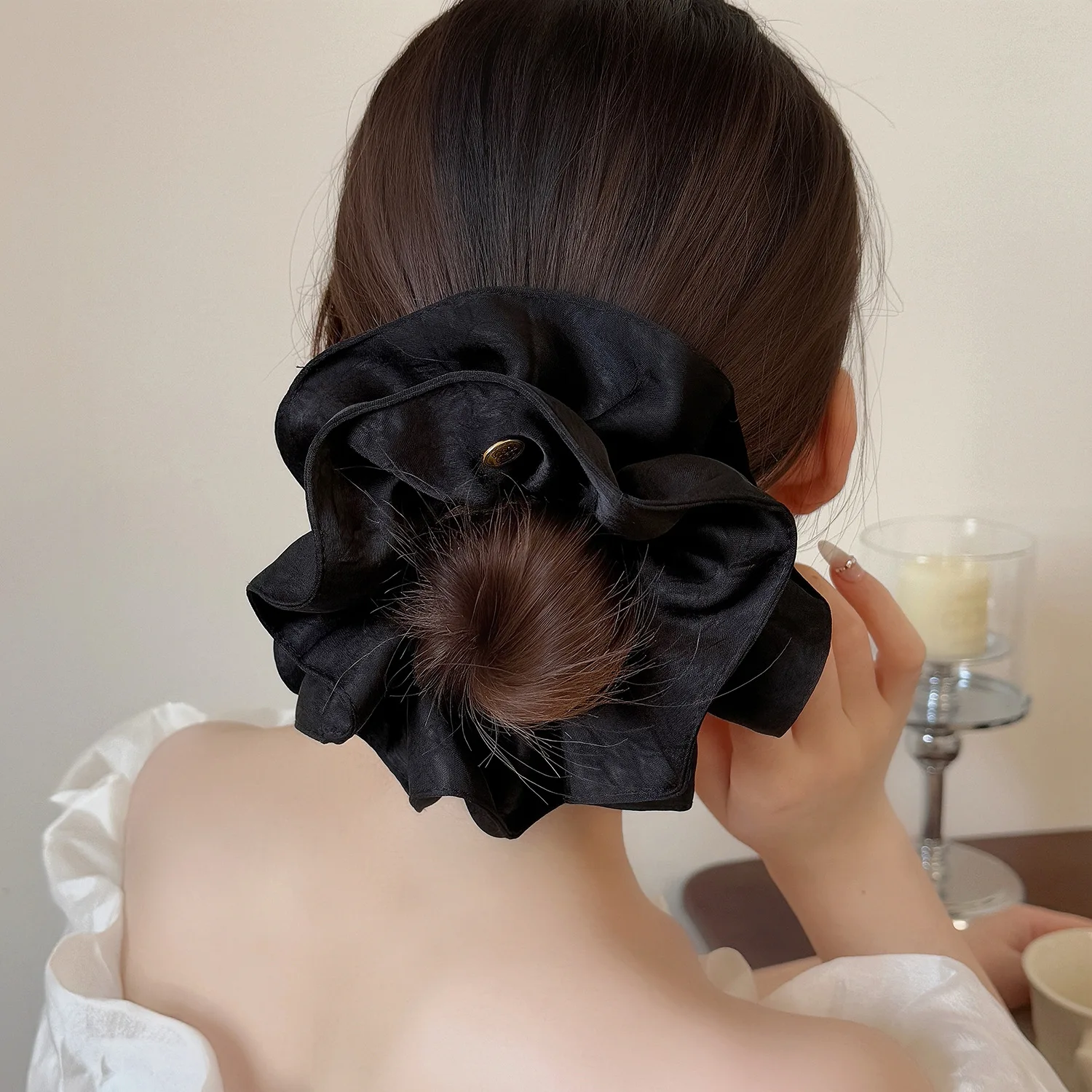 

Hot Selling Gold Logo Double Layer Edge Scrunchies High Quality Hair Ties for Women Low Ponytail Holder Vintage Chic Daily