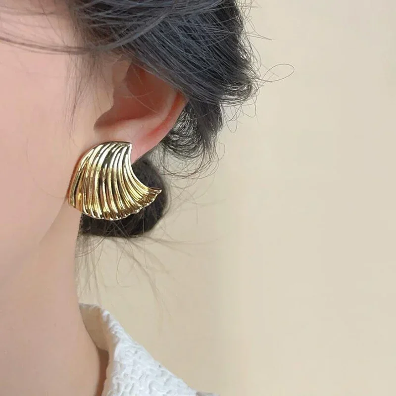 Vintage Irregular Striped Stud Earrings for Women Fashion Minimalist Personality Golden Metal Earring Jewelry Gifts Wholesale