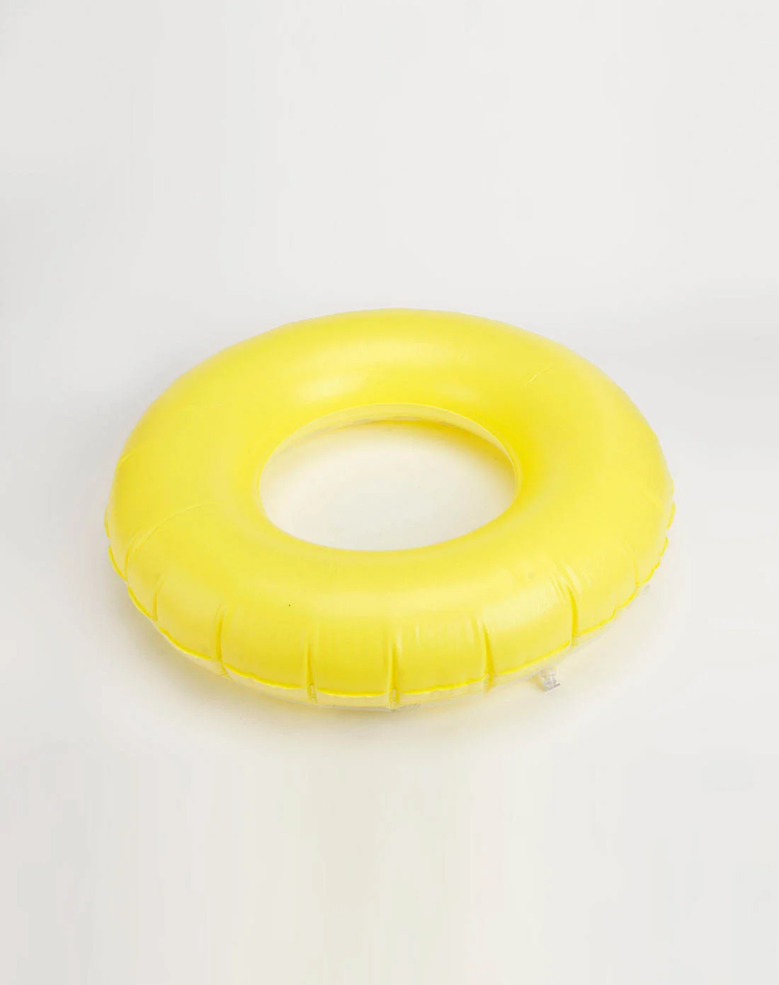

Summer Hot Inflatable Yellow Swimming Rings for Water Games Are Available for Customization at the Chinese Factory