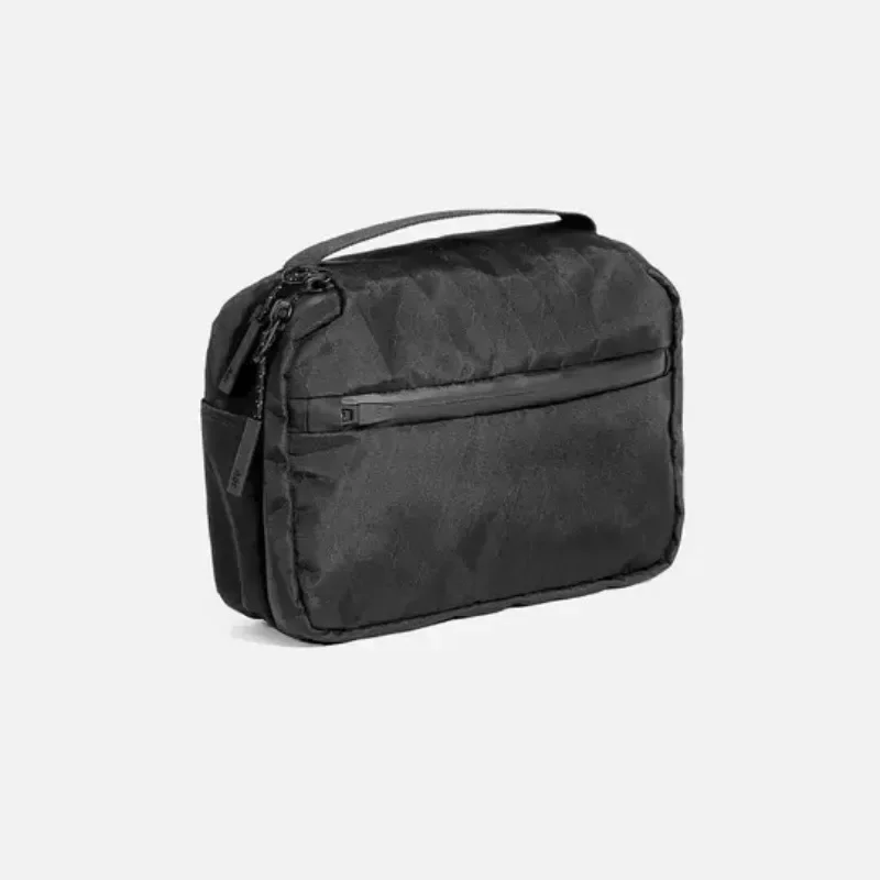 Aer Travel Kit 2 X-Pac Nylon versátil y duradero, bolso de pecho, espacioso bolso bandolera para viajes y uso diario