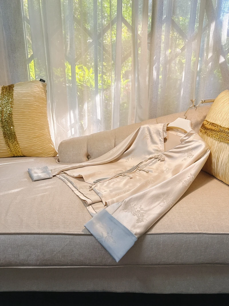 

Новый китайский атласный открытый кардиган с вышивкой, женский топ с пуговицами, осенний модный винтажный кардиган Millennial