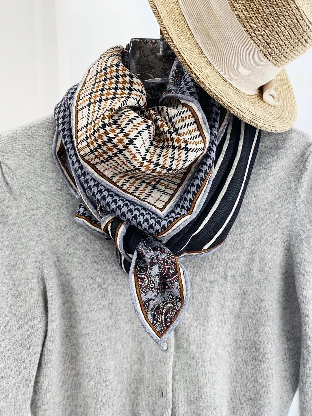 Echarpe-carree-en-soie-et-laine-imprimee-double-face-motif-geometrique-decoratif-coreen-pour-femme-collection-automne-hiver