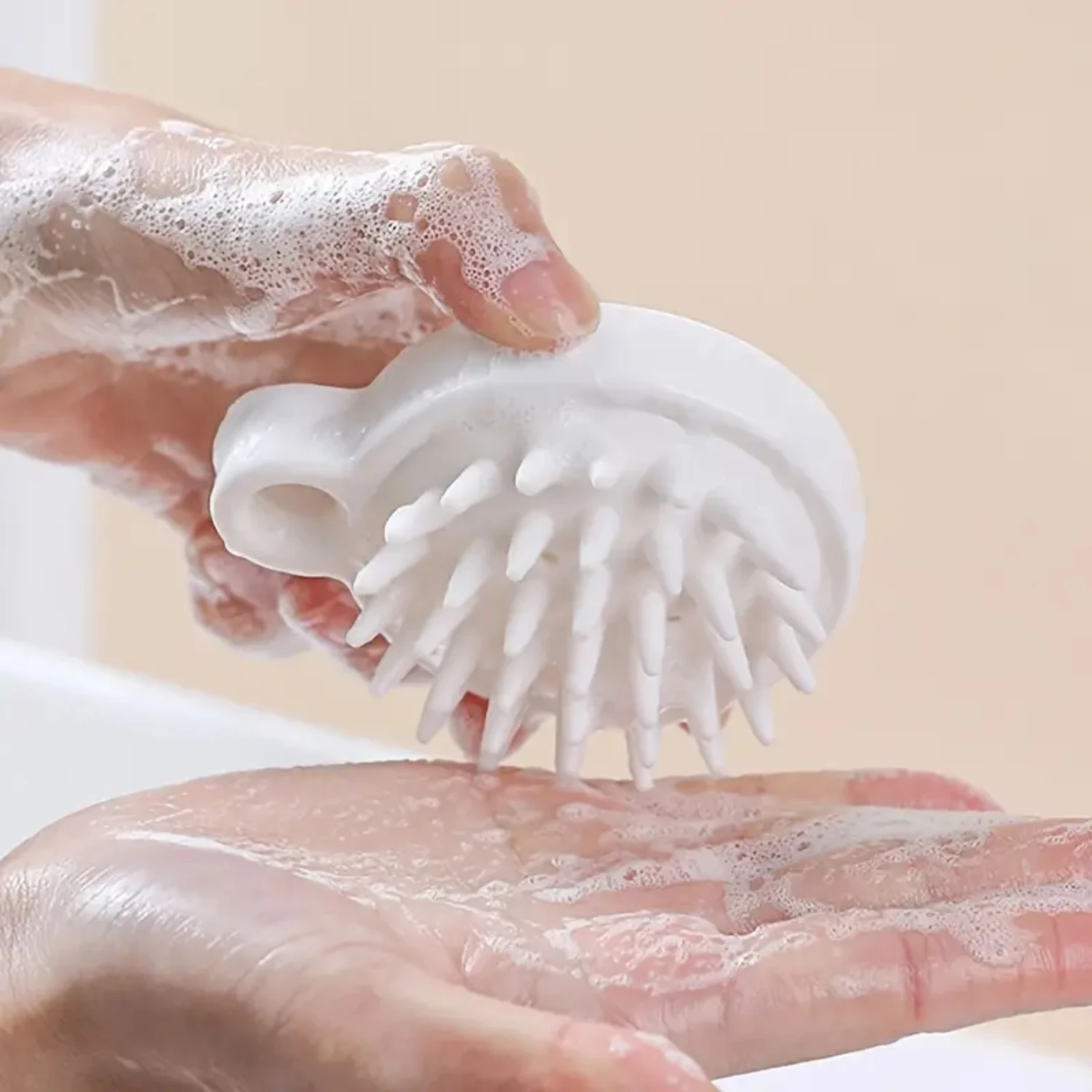 Handige En Effectieve Draagbare Witte Massage Shampoo Borstel Voor Diepe Hoofdhuid Reiniging, 3.5in X 1.2in, Uit Één Stuk Handige Haarverzorging