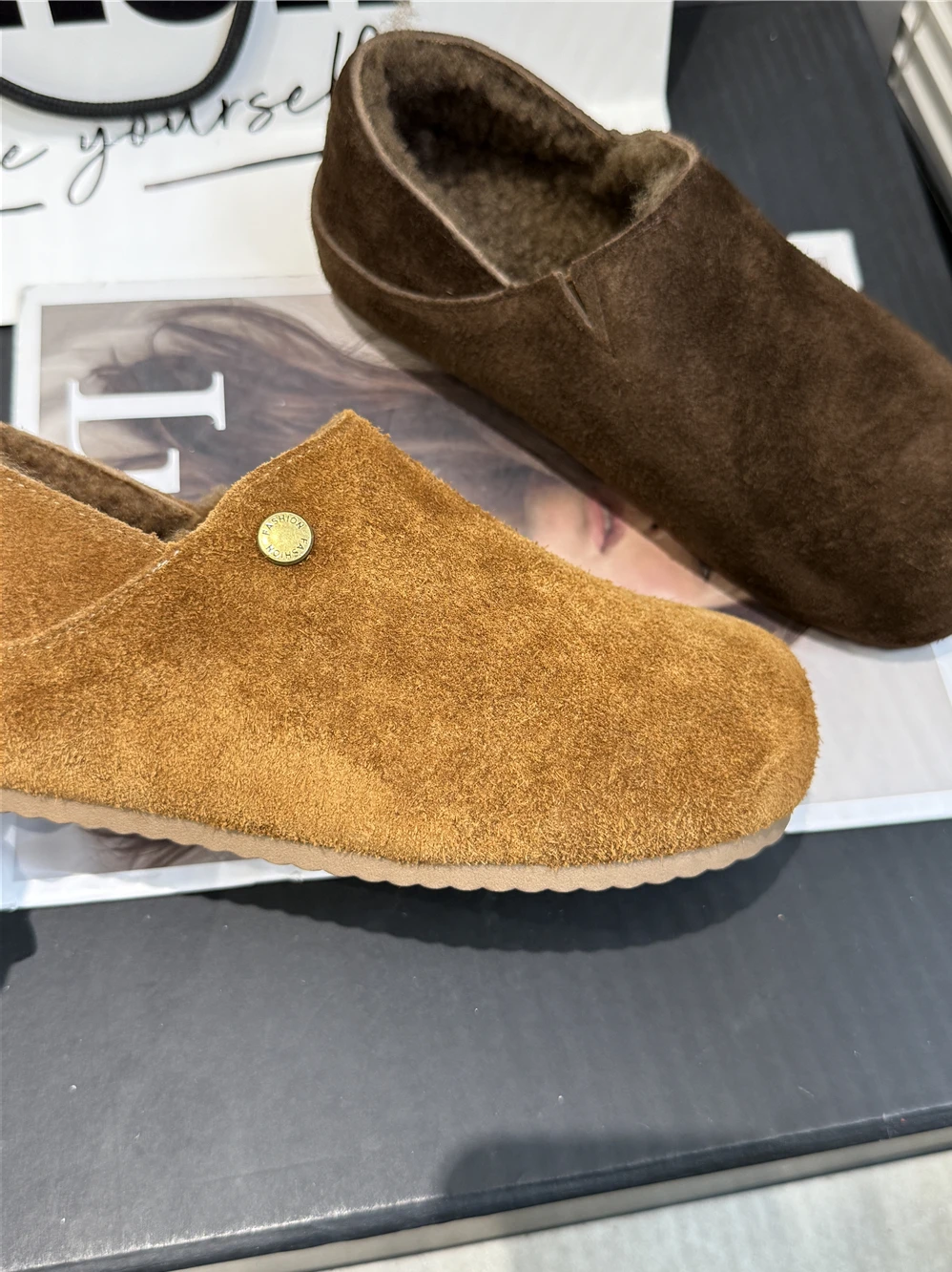 Lockige Flachschuhe aus Lammwollfell, Damen-Baumwollschuhe, warme Winter-Slipper, Damen-Loafer mit Gürtelschnalle, Woll-Mokasins, Damen-Fellstiefel. – Detail 12