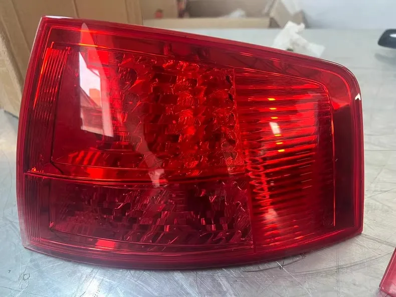 2cps Car Tail Light for Audi A8 D3 Rear Taillight Brake Driving Reversing Lamp Turn Signal